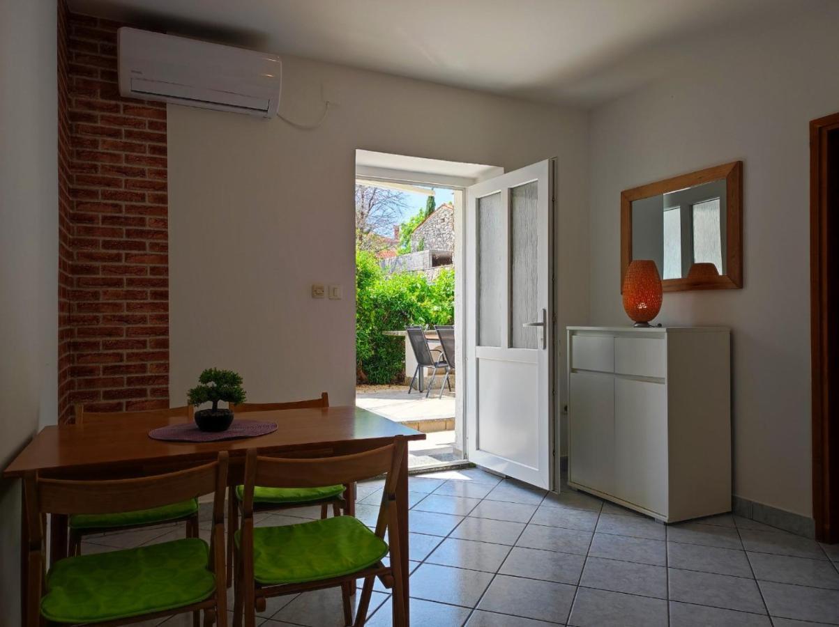 Apartment Rose Крк Екстер'єр фото